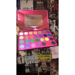 Crown Rainbow Makeup Palette